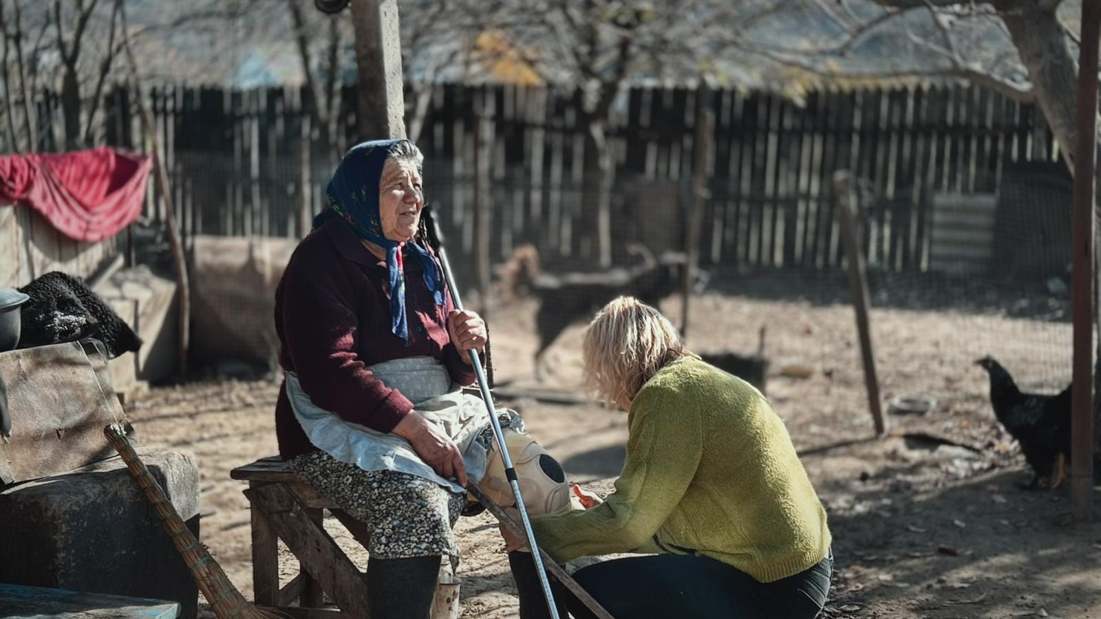Volunteer serving an elderly woman in the community